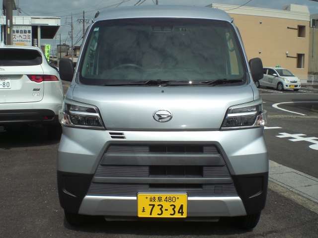 Daihatsu Hijet Cargo 2