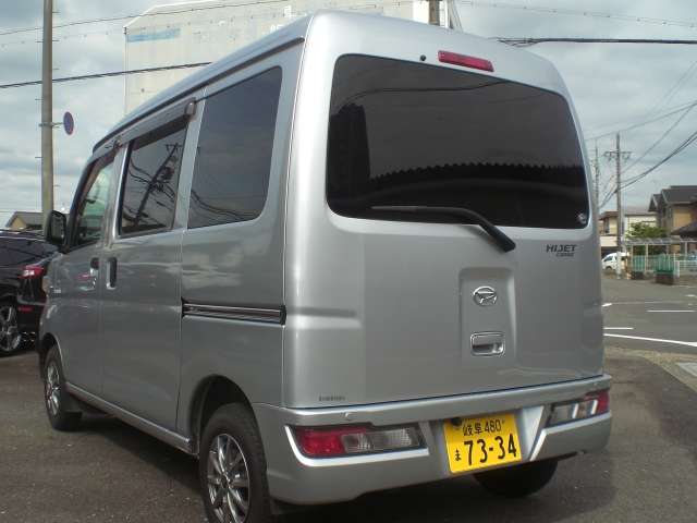 Daihatsu Hijet Cargo 6