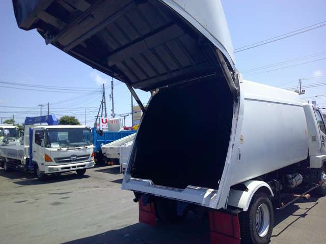 Mitsubishi Fuso Fighter 12
