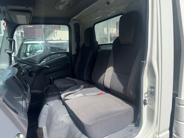 Isuzu Elf 8