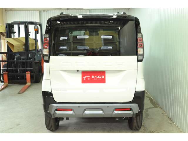 Mitsubishi Delica Mini 8