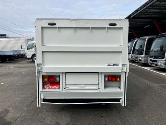 Isuzu Elf 7