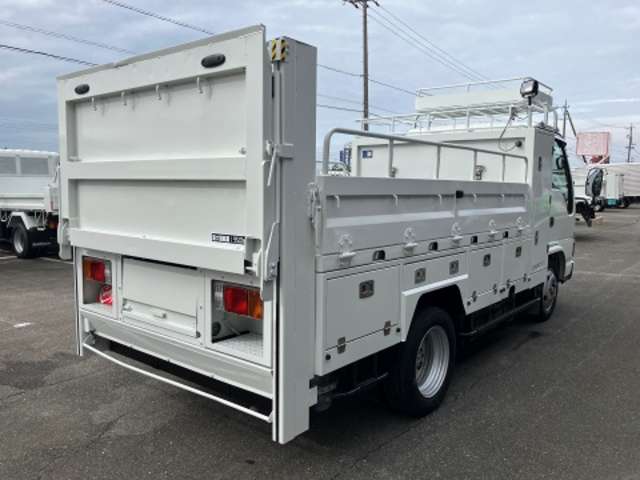 Isuzu Elf 8