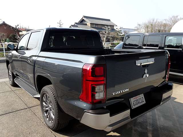 Mitsubishi Triton 8