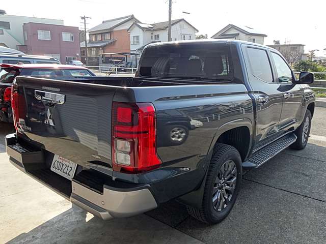 Mitsubishi Triton 9
