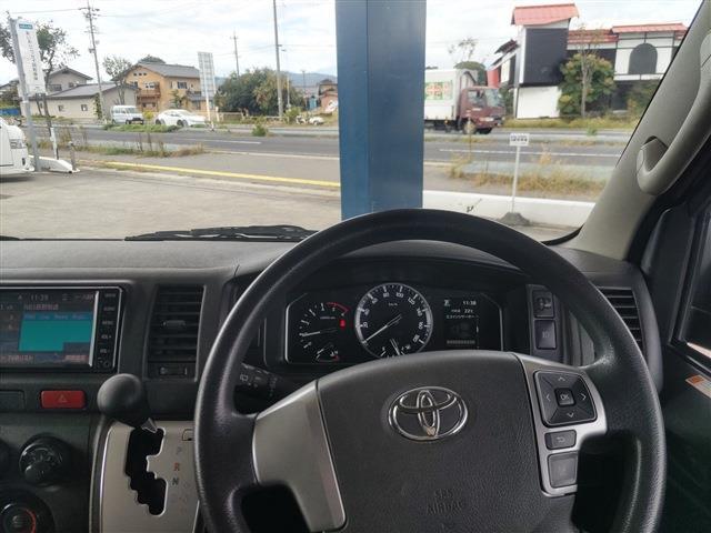 Toyota Hiace Van 11