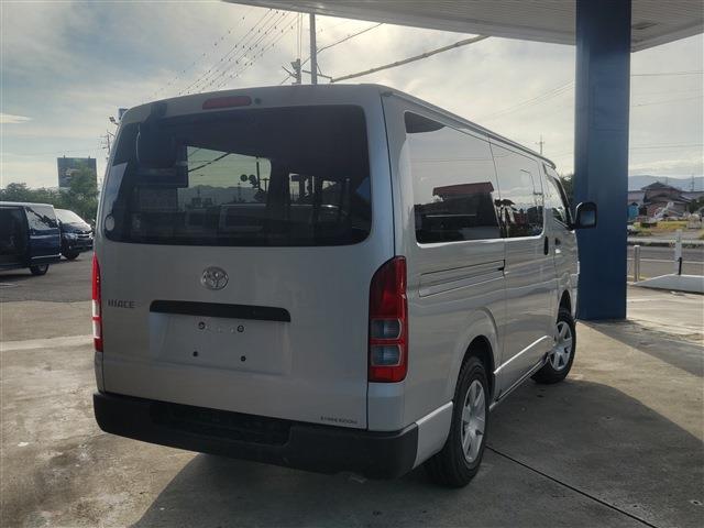 Toyota Hiace Van 5