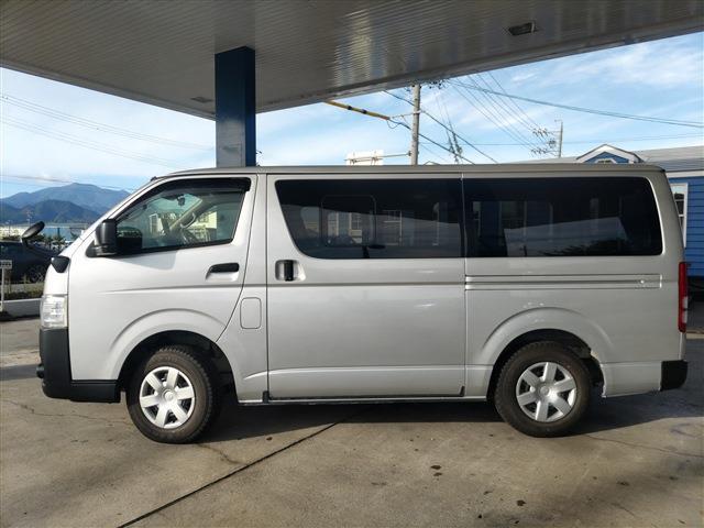 Toyota Hiace Van 8