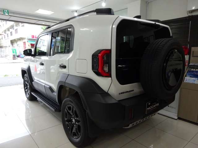 Toyota Land Cruiser FJ 12