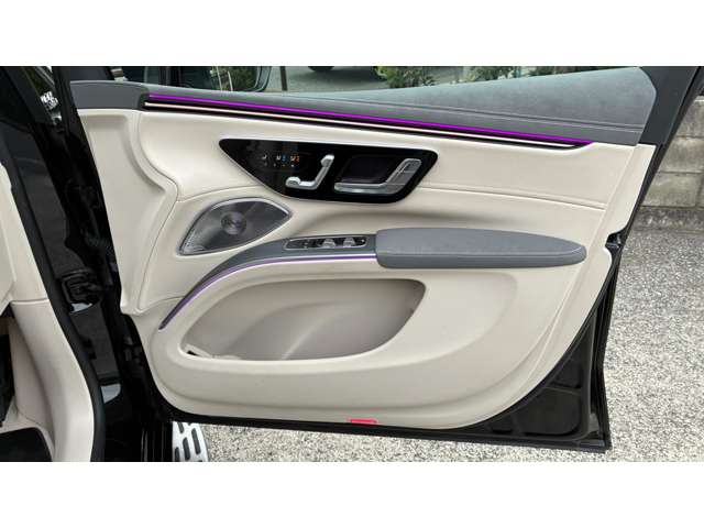 Mercedes-Benz EQS SUV 12