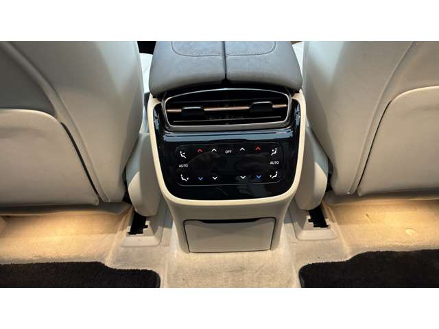 Mercedes-Benz EQS SUV 6