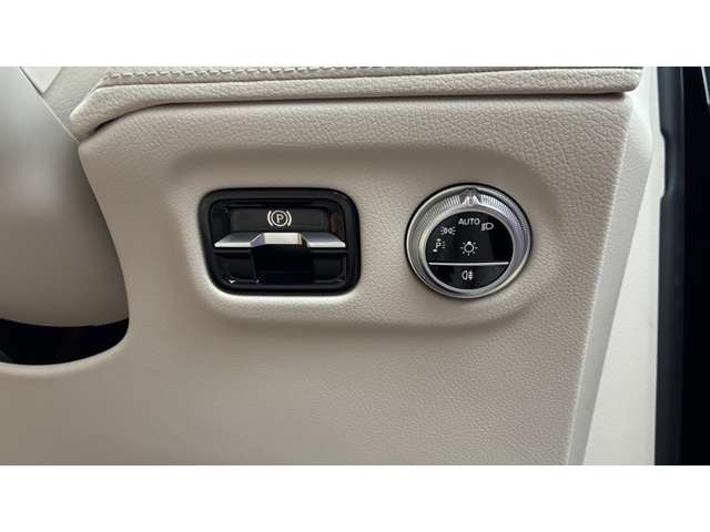 Mercedes-Benz EQS SUV 10