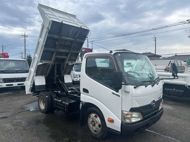 Hino Dutro 3