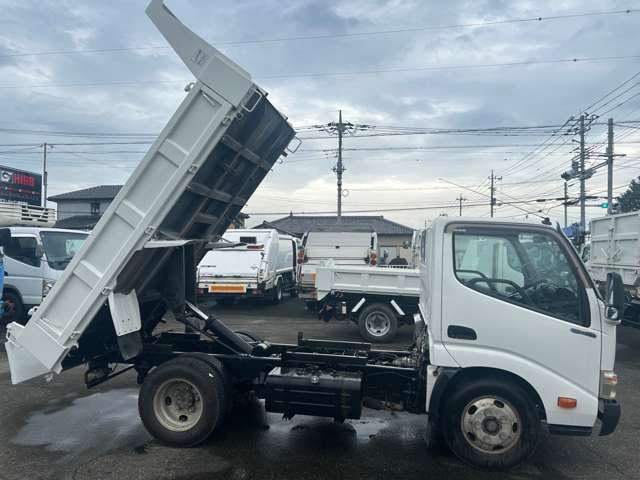 Hino Dutro 4