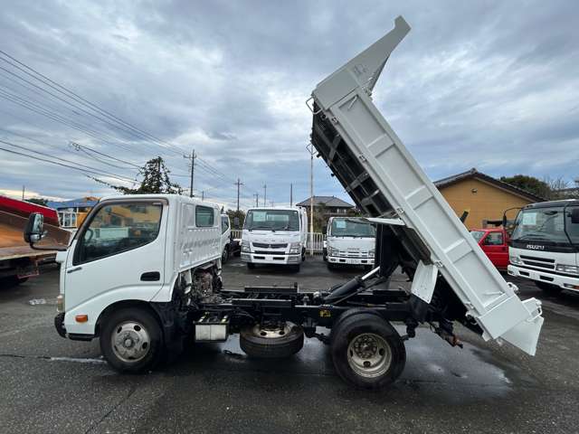 Hino Dutro 8