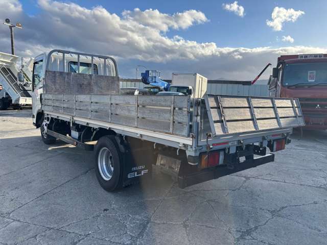 Isuzu Elf 7