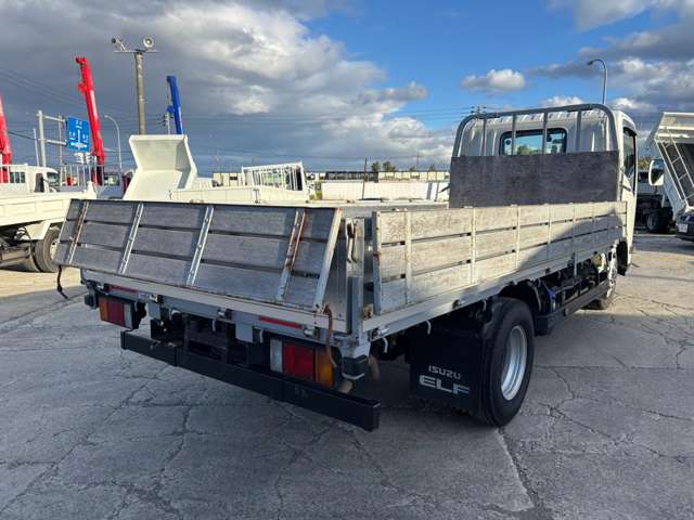 Isuzu Elf 10