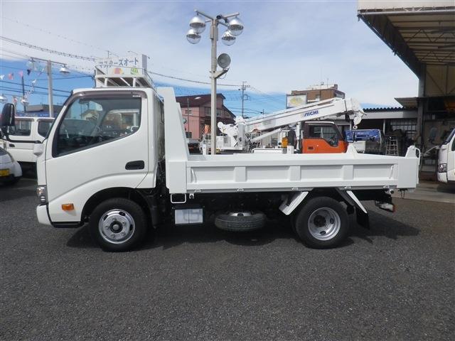 Hino Dutro 8