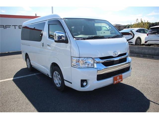 Toyota Hiace Van 12