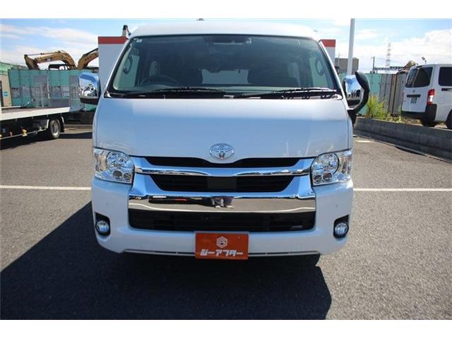 Toyota Hiace Van 8
