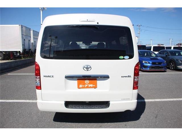 Toyota Hiace Van 10