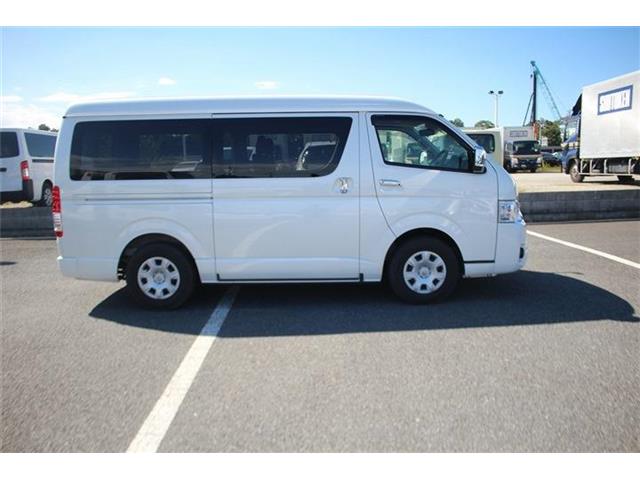 Toyota Hiace Van 11