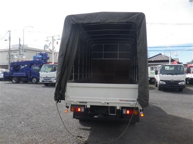 Hino Dutro 9