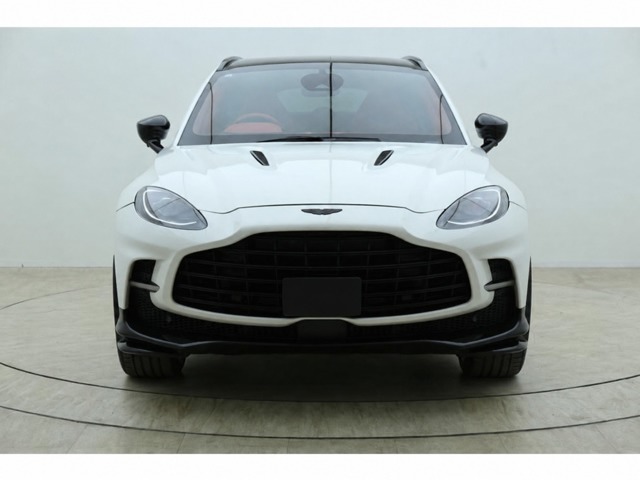 Aston Martin DBX 2