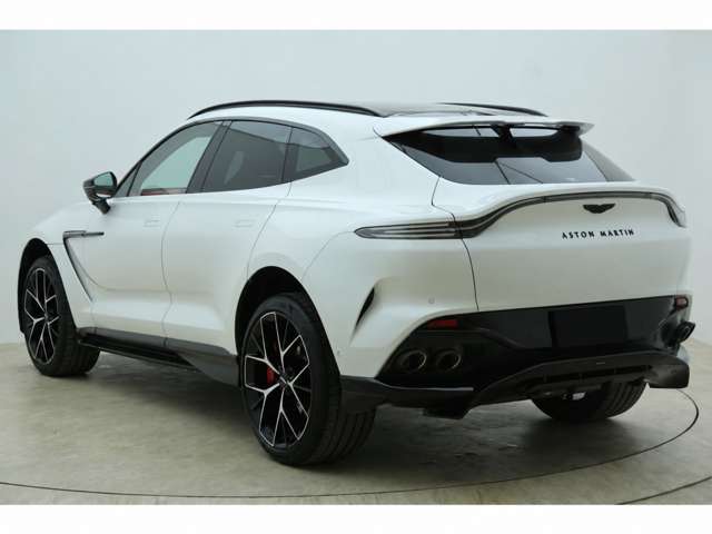 Aston Martin DBX 5