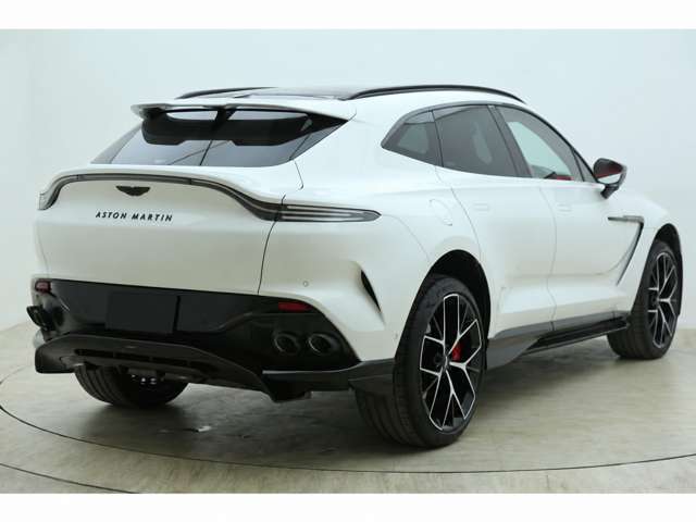 Aston Martin DBX 7