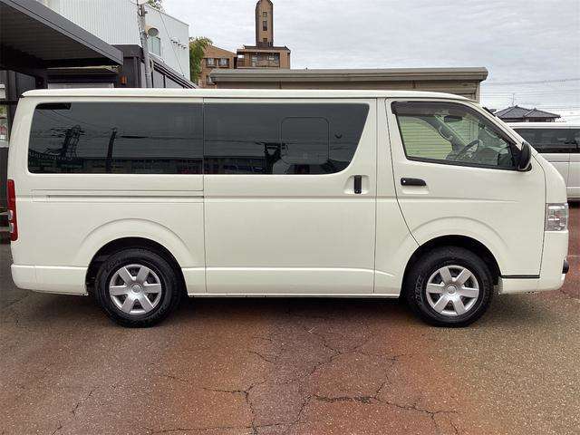 Toyota Hiace Van 11