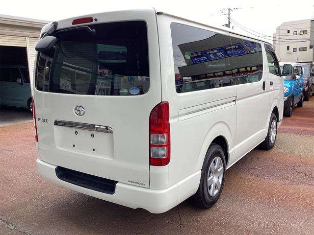 Toyota Hiace Van 12