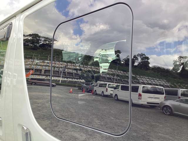 Toyota Hiace Van 11