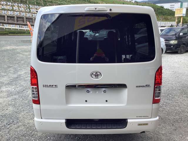 Toyota Hiace Van 4
