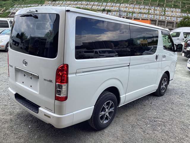 Toyota Hiace Van 5
