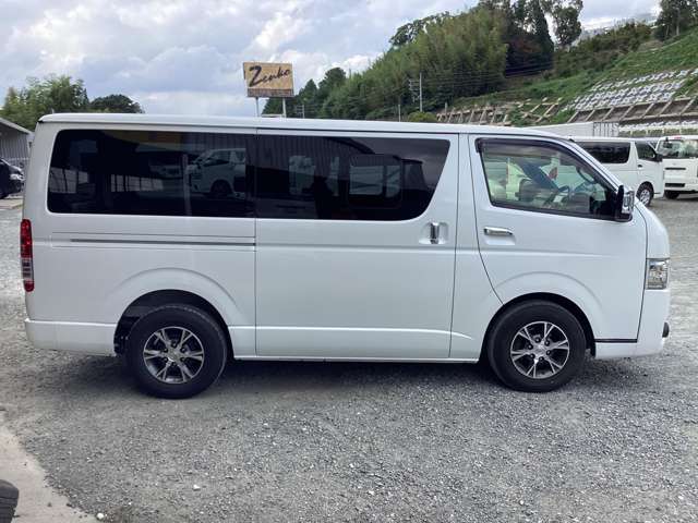 Toyota Hiace Van 6