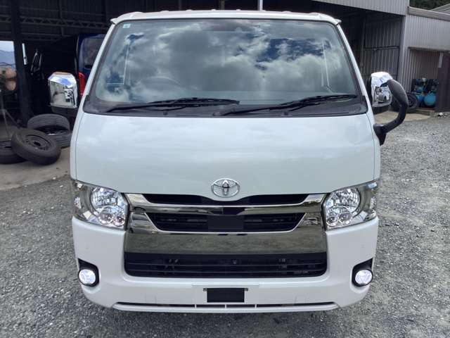 Toyota Hiace Van 8