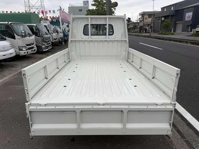 Mazda Bongo Truck 9