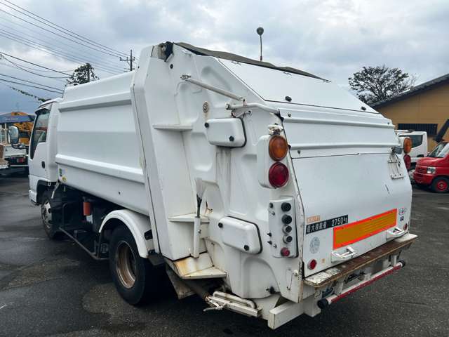 Isuzu Elf 6