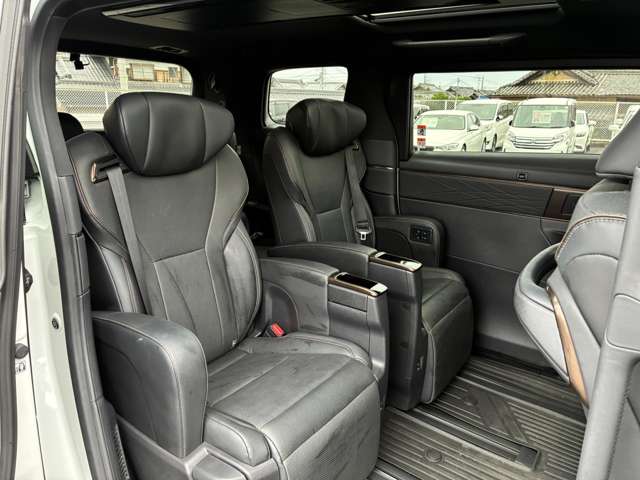 Toyota Alphard 12