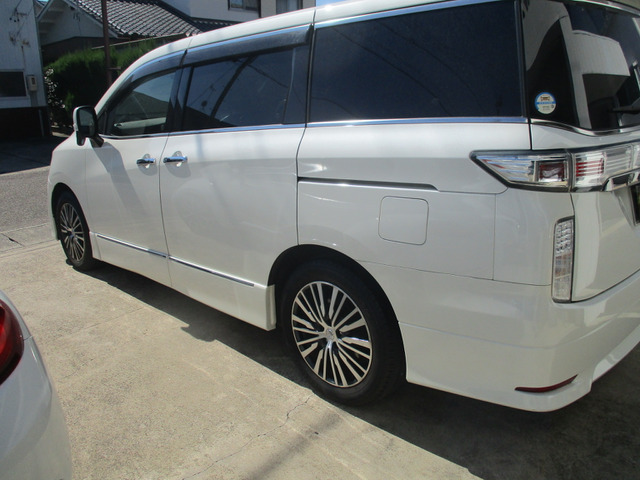 Nissan Elgrand 12