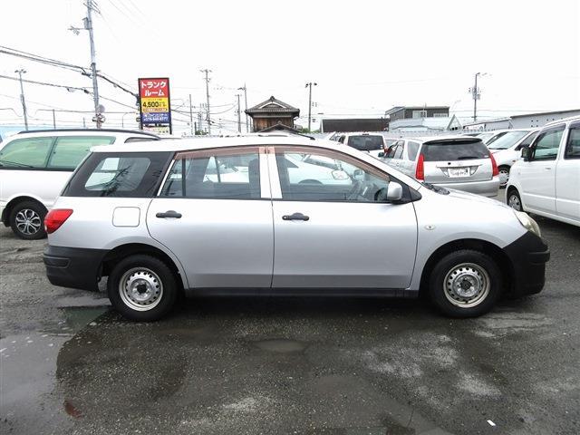 Nissan AD 5