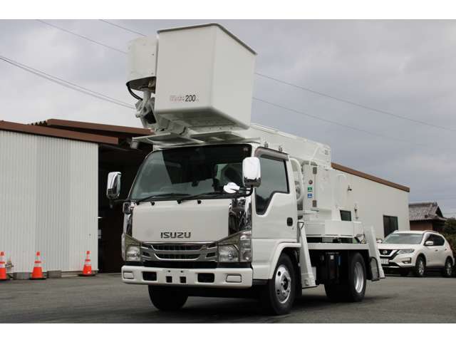 Isuzu Elf 12