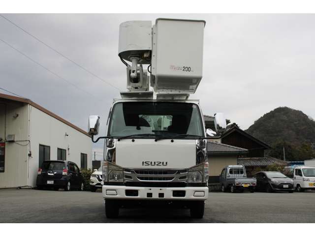 Isuzu Elf 2