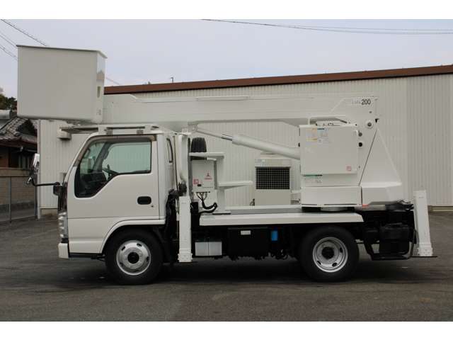 Isuzu Elf 6