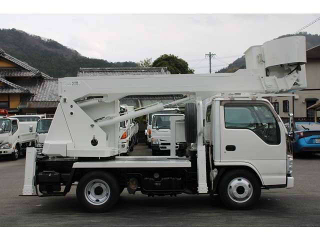 Isuzu Elf 7