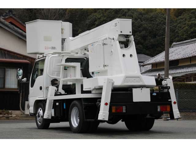 Isuzu Elf 8