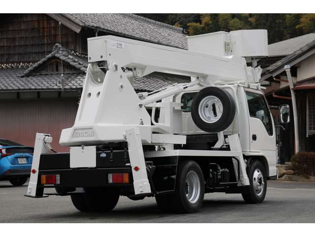 Isuzu Elf 9