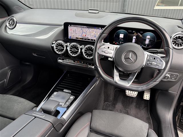 Mercedes-Benz GLA-Class 11