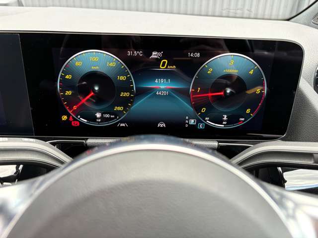 Mercedes-Benz GLA-Class 6